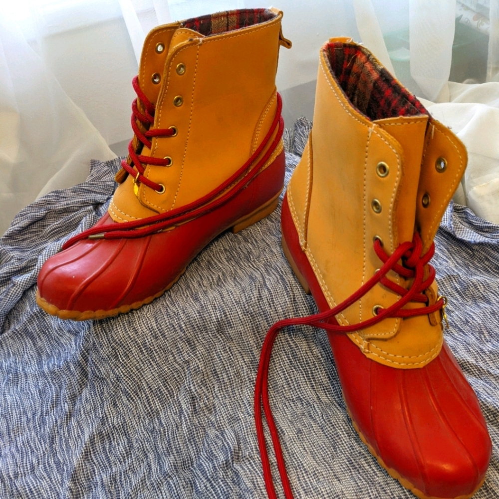 Cute rain booties size 10